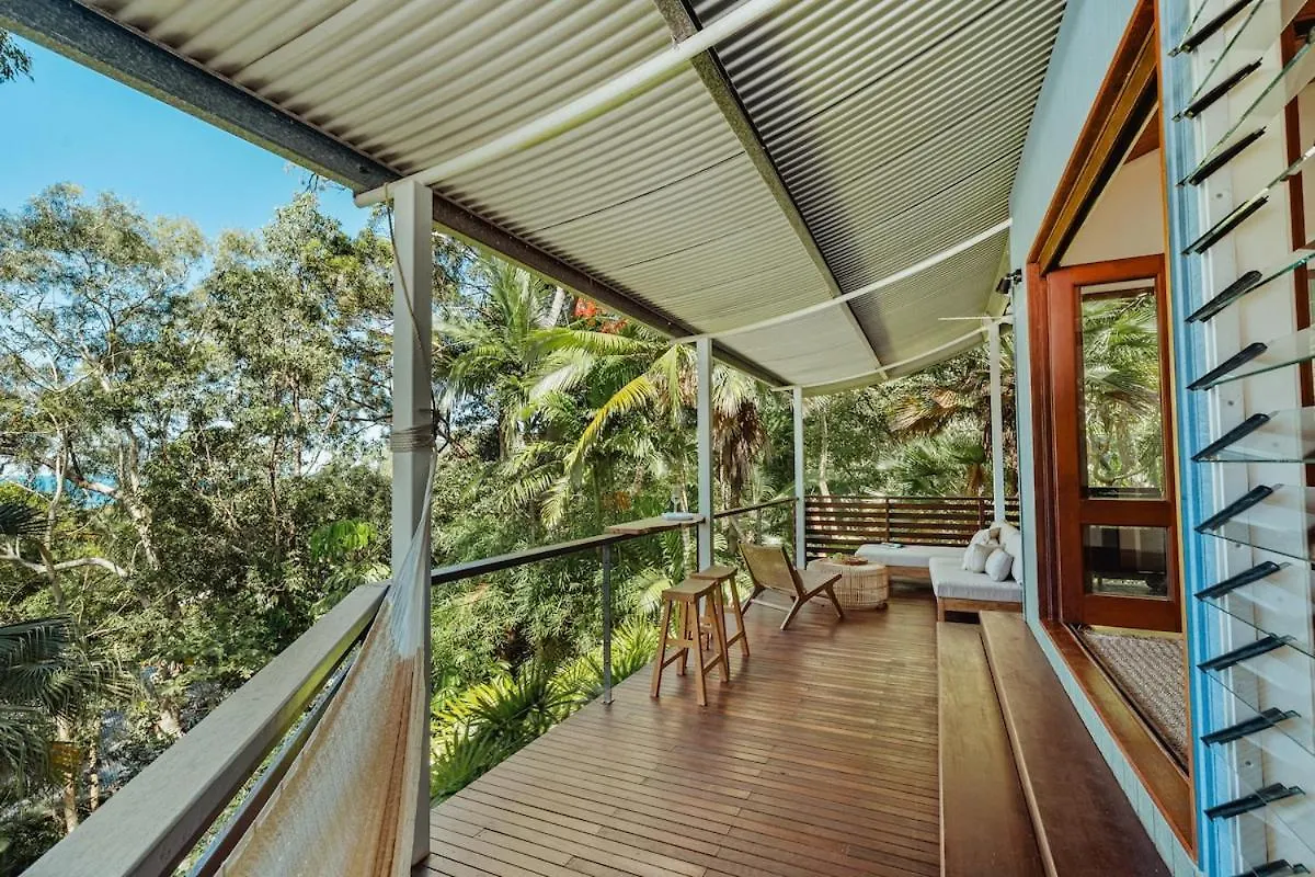 Reinwood Retreat - A Home Nestled In The Treetops Of A Rainforest Trinity Beach Australia