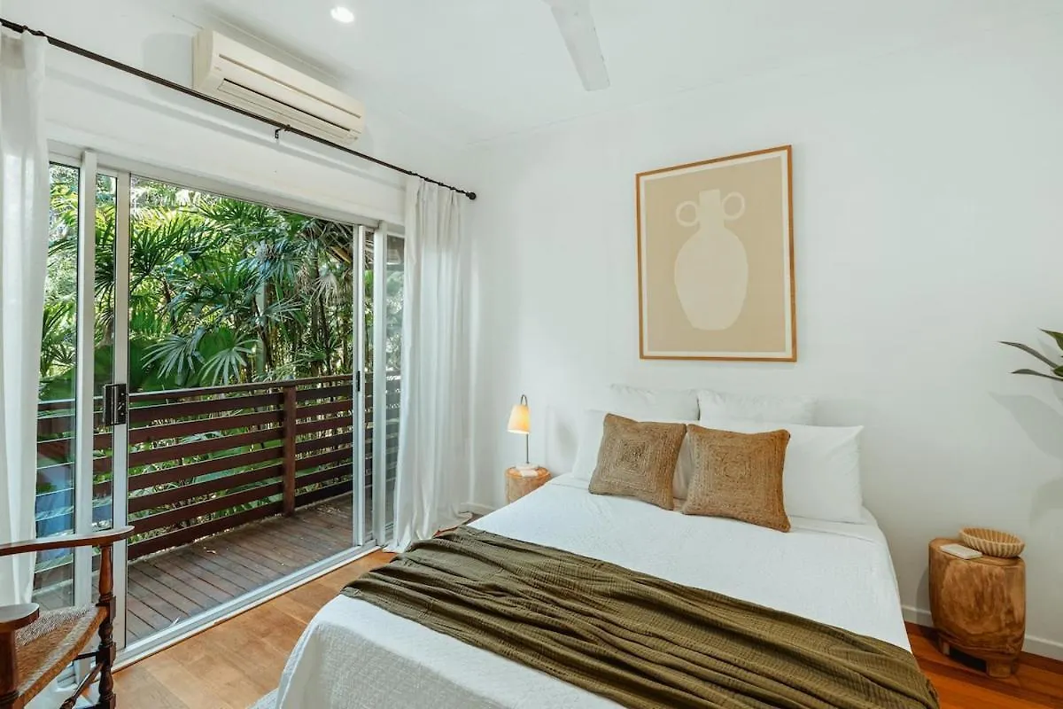 Reinwood Retreat - A Home Nestled In The Treetops Of A Rainforest Trinity Beach 0*,  Australia