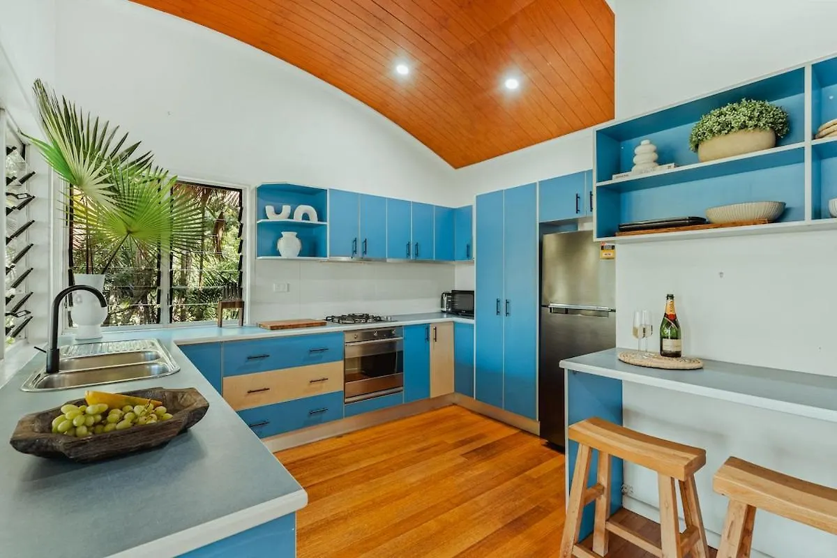 Reinwood Retreat - A Home Nestled In The Treetops Of A Rainforest Trinity Beach Holiday home