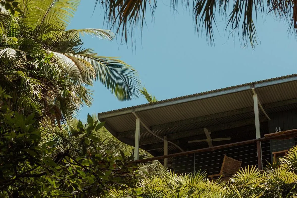 Reinwood Retreat - A Home Nestled In The Treetops Of A Rainforest Trinity Beach