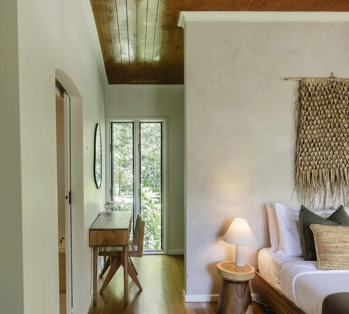 Reinwood Retreat - A Home Nestled In The Treetops Of A Rainforest Trinity Beach Australia