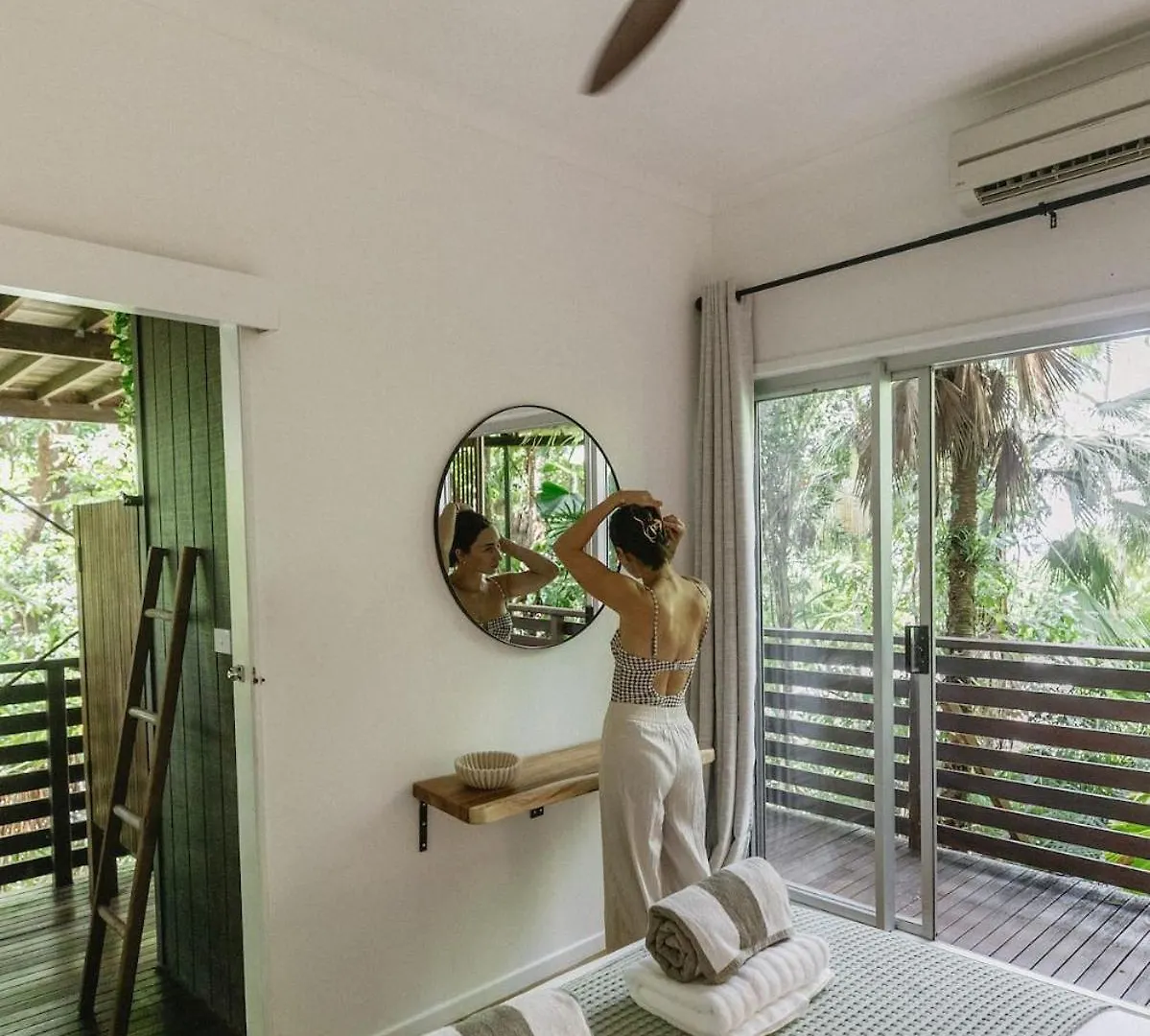 Reinwood Retreat - A Home Nestled In The Treetops Of A Rainforest Trinity Beach