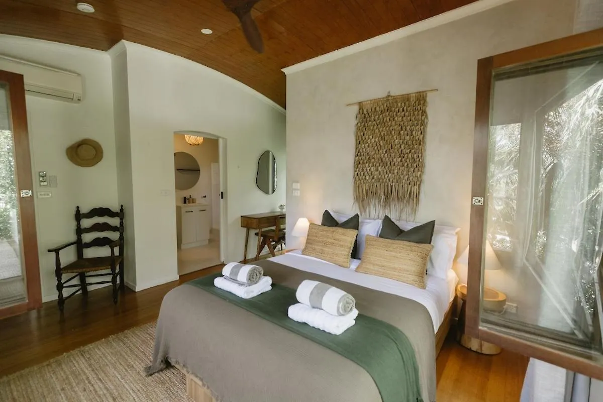 Reinwood Retreat - A Home Nestled In The Treetops Of A Rainforest Trinity Beach