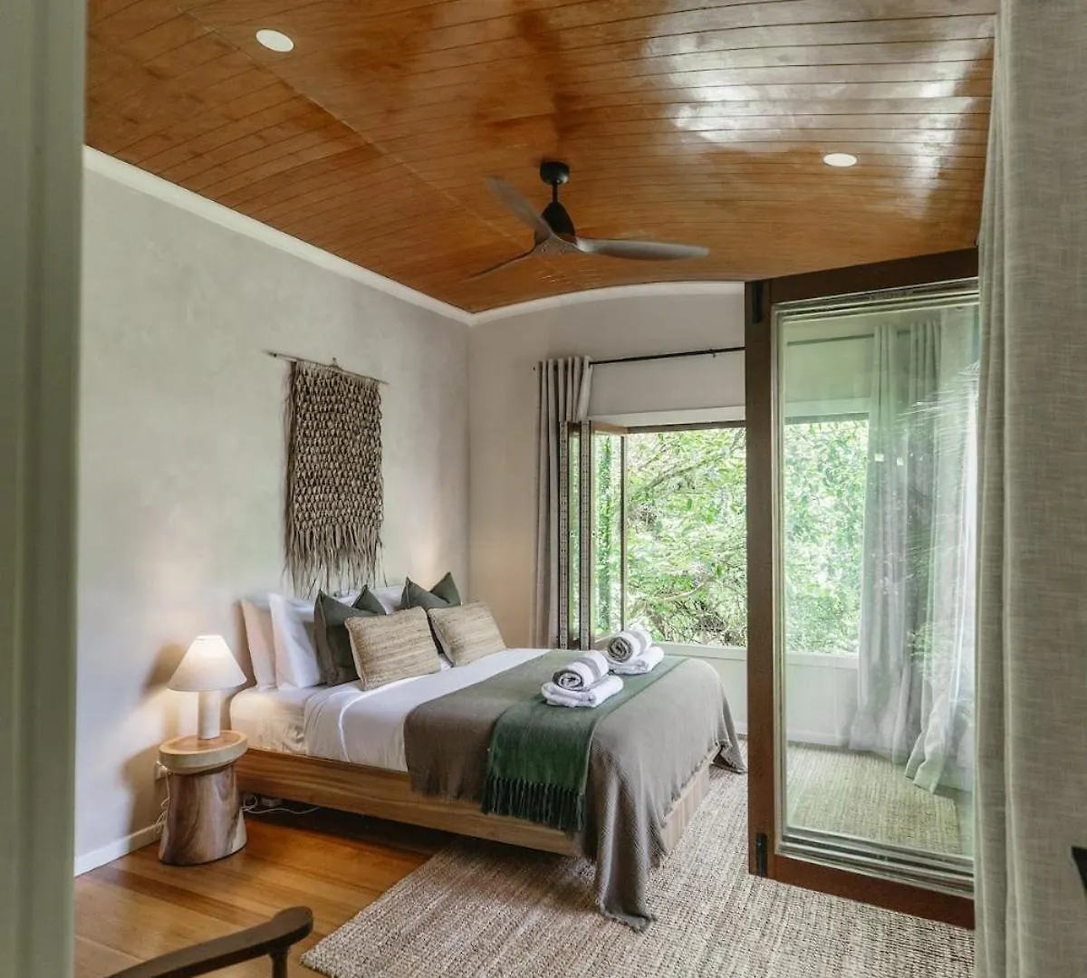 Holiday home Reinwood Retreat - A Home Nestled In The Treetops Of A Rainforest Trinity Beach