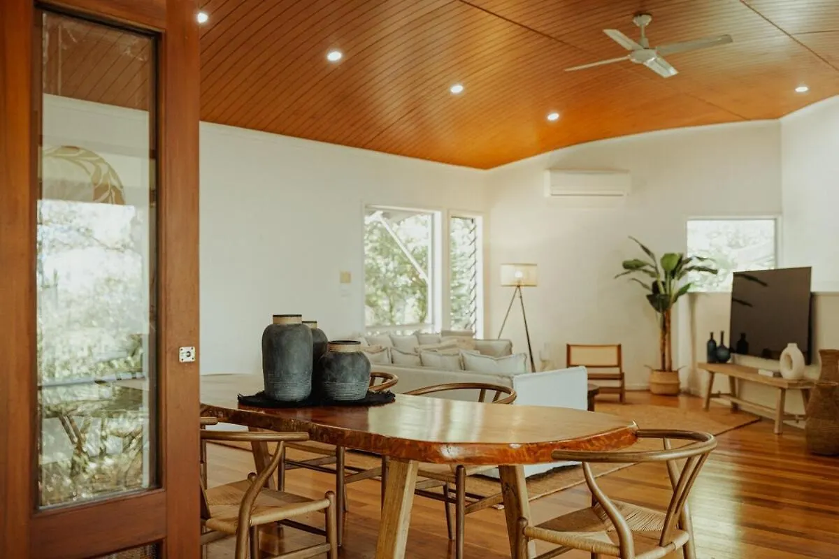 Reinwood Retreat - A Home Nestled In The Treetops Of A Rainforest Trinity Beach Holiday home